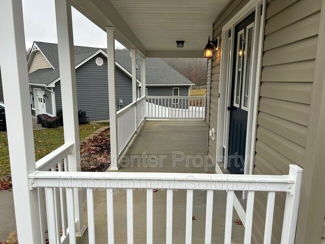 Photo - 107 Oakstone Run