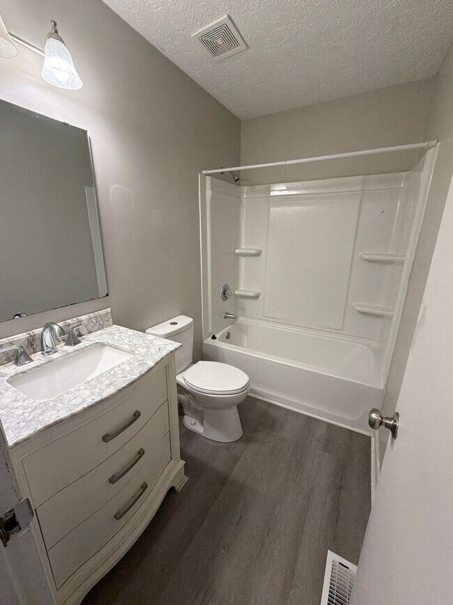 Photo - NEW LISTING!!