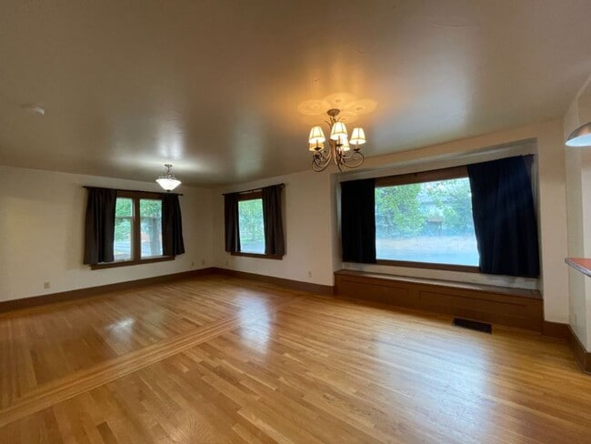 Photo - Close to GU Campus