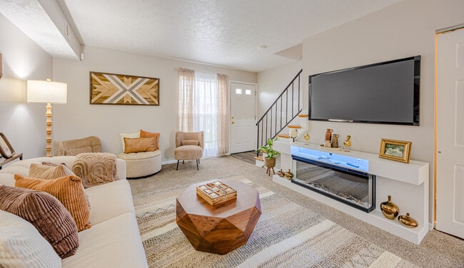 Ashton Pines Apartments & Townhomes