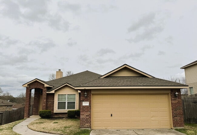 Photo - Enjoy living in this single story 3 bedroom+office that has a closet so it could be a 4th bedroom...