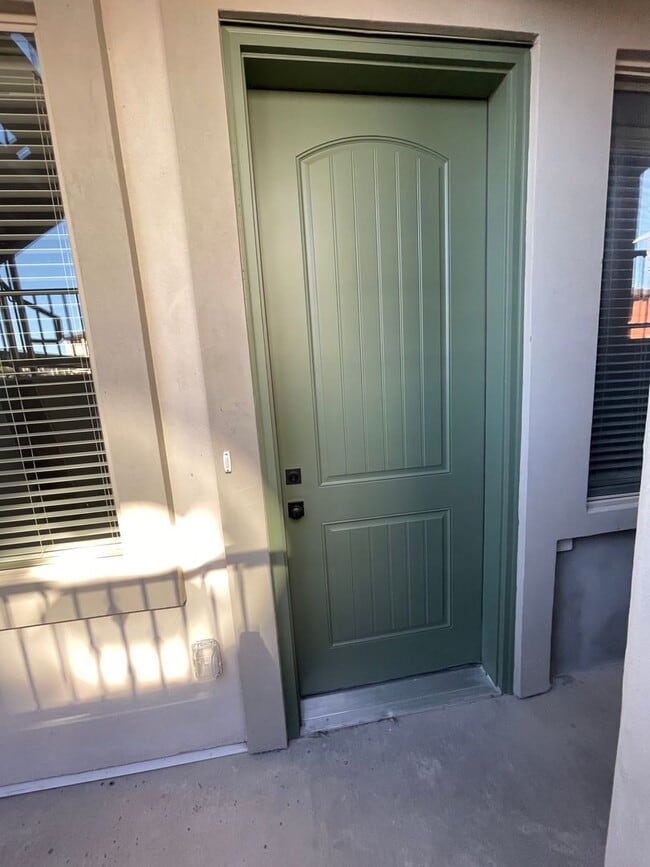 Building Photo - Italian Villages | 1-Bedroom, 1-Bath Basement Unit