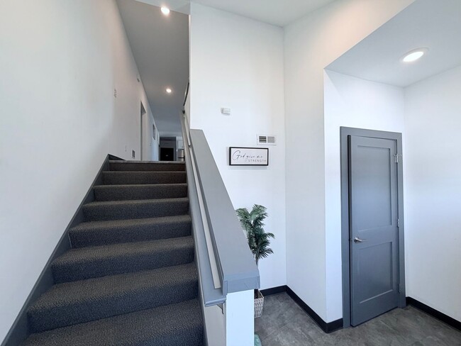 Photo - 385 S Clinton Ave Unidad B