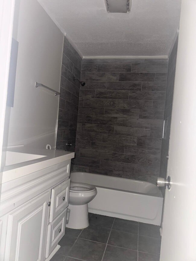 Photo - 3004 Walker St