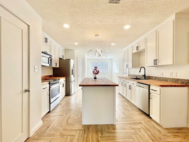 Photo - 707 Center Hill Dr