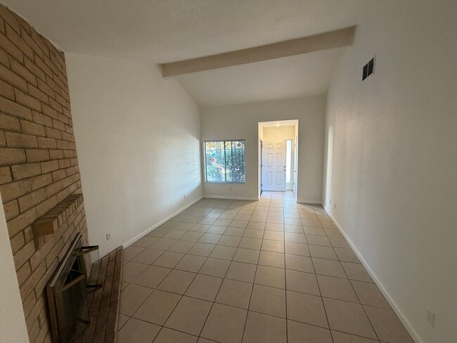 Photo - 2358/60 Imran Drive Unidad 2358