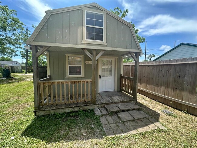 Building Photo - 727 W 5th St Rental