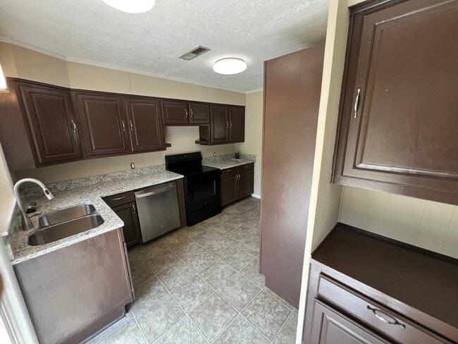 2121 W Wedington Dr