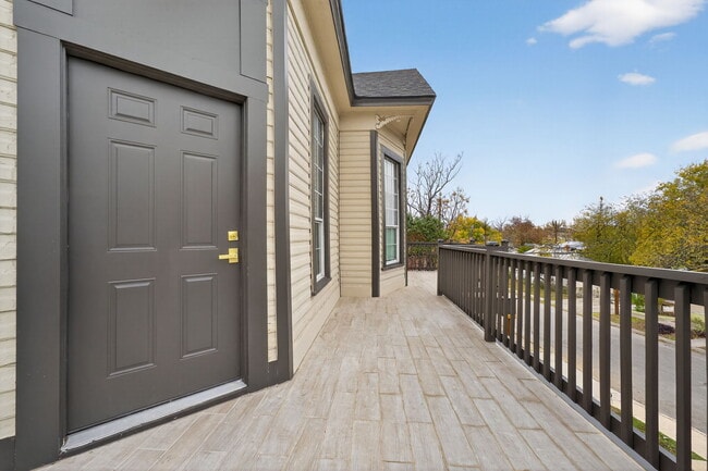 Photo - 413 Nopal St