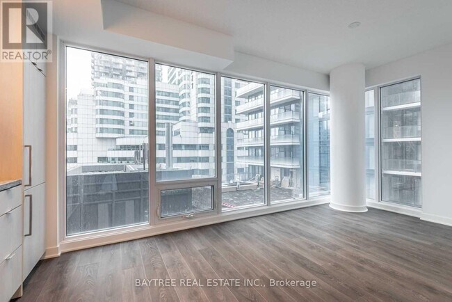 Photo - 115 Blue Jays Way Unité 1111