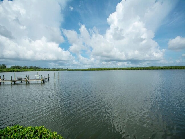 Building Photo - 5151 Jimmy Buffett Mem Hwy Rental