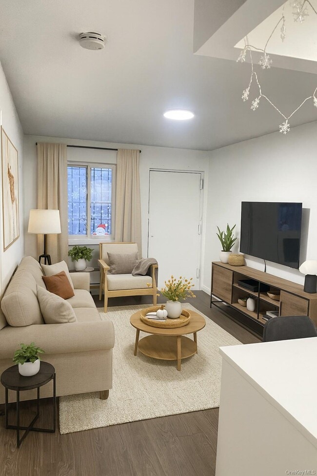 Building Photo - 767 Forest Ave Unit 1