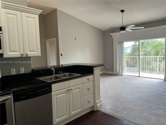 6928 SW 39th St Unit A303