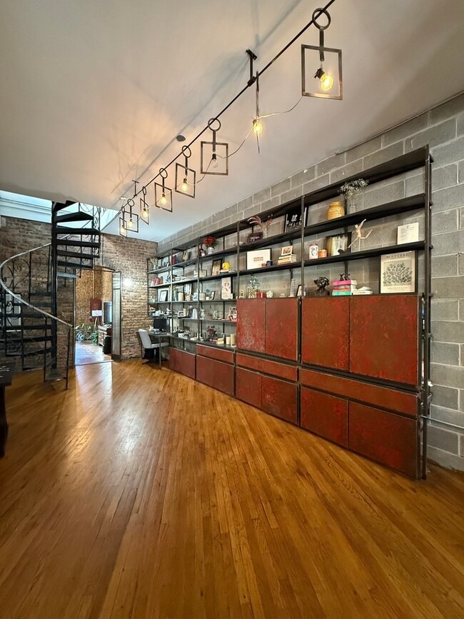 Photo - 1111 W Randolph St
