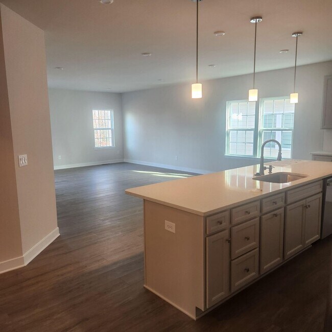 Photo - 211 Woodcreek Rd