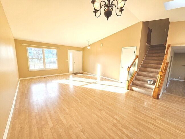 2315 Meadows Ln