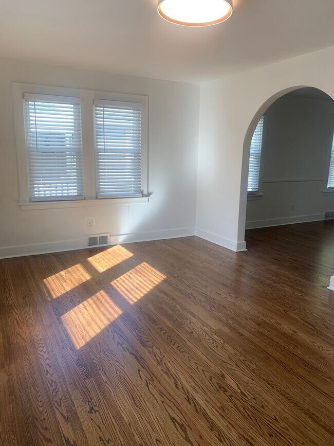 Photo - GREAT LOCATION! Charming Crescent Hill Home