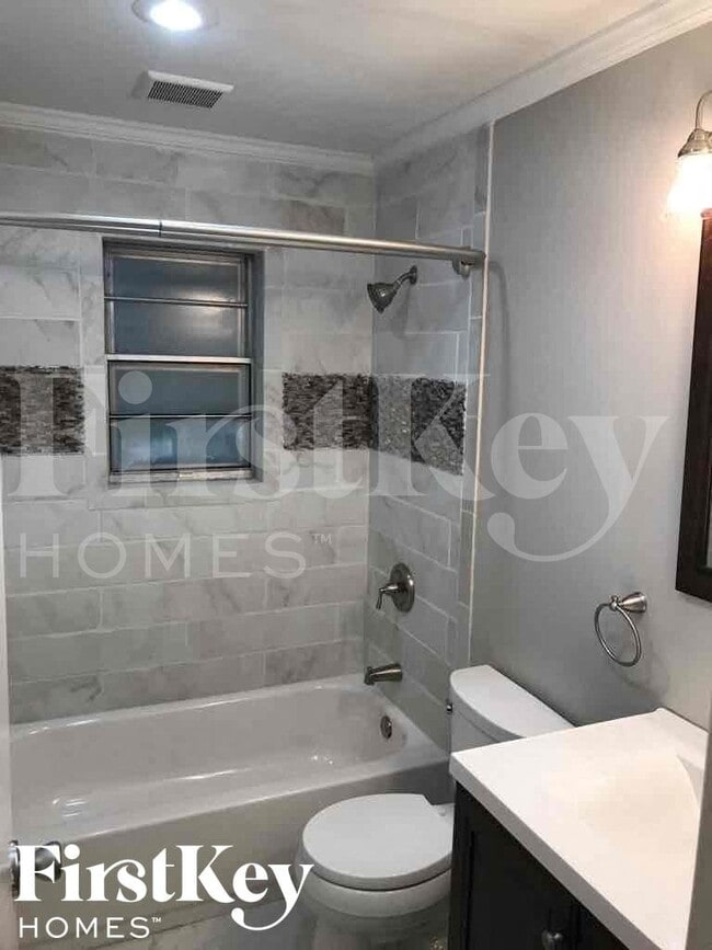 Photo - 4800 N Wallace Dr
