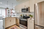 1BR, 1BA - 739SF