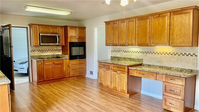 Photo - 886 Killian Hill Rd SW