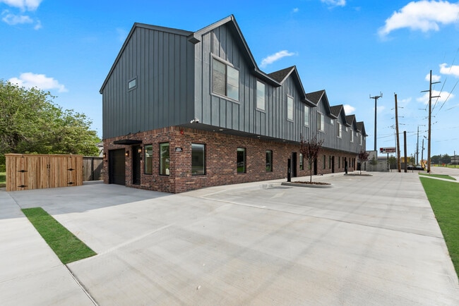 Building Photo - 5501 E 15th St