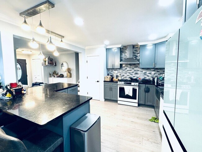 Photo - 53 Harrison St