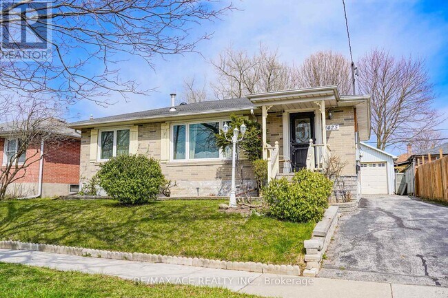 Photo - 1425 Lakefield St