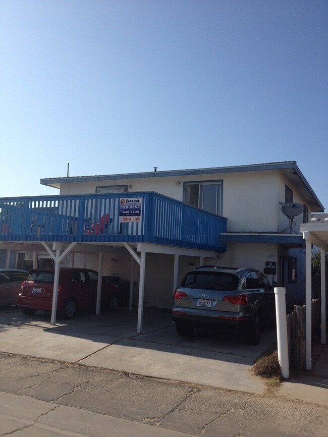 Building Photo - Ventura - 2 Bdrm 1.5 Bath @ Pierpont Beach Duplex with yard