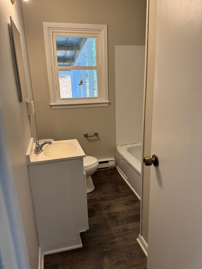 Photo - 1408 Town St