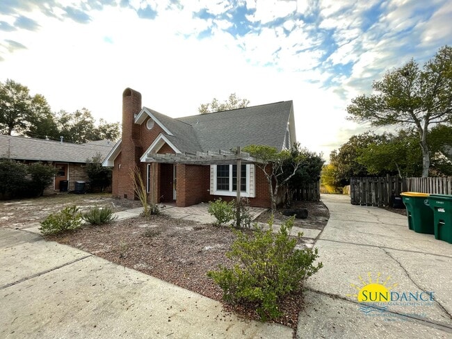 Building Photo - 3 Bedroom Home in Shalimar!