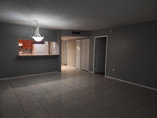 Photo - 4174 Inverrary Dr Unidad 811