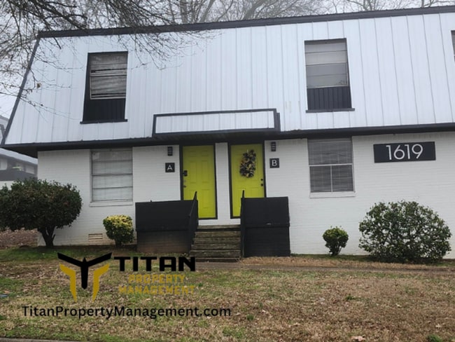 Photo - 2 Bed/1 Bath Townhouse with 2 Closets in Main Bedroom! Unit 1619 Longview St. Apt B