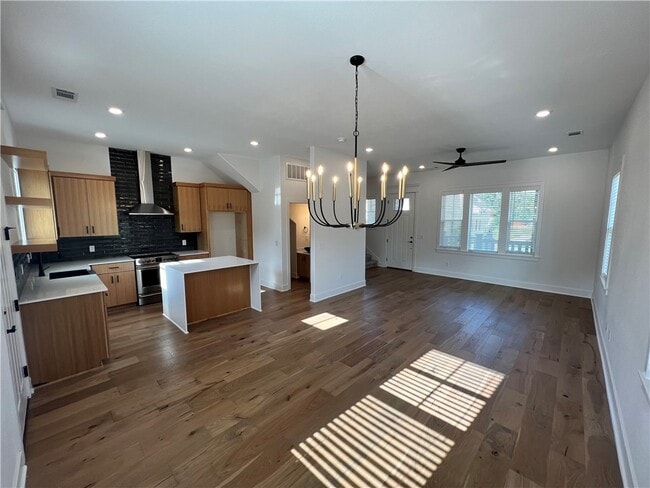 Photo - 5456 Hackett St
