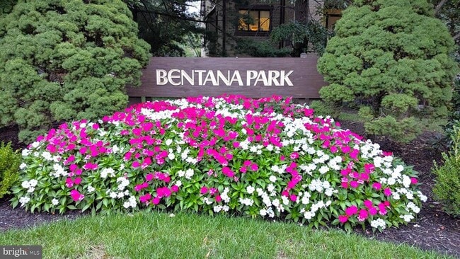 Building Photo - 1657 Parkcrest Cir Unit 6B/301 Rental