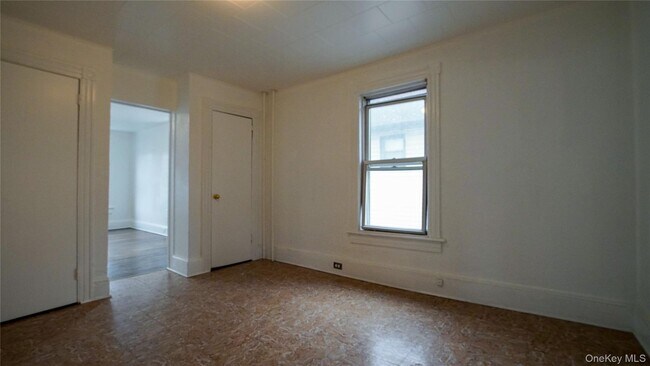 Photo - 27 Lawrence Ave Unit 2