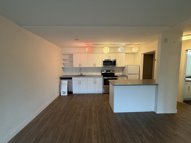 Photo - 2626 Cook St