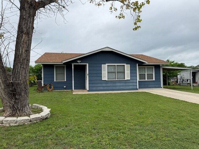 Photo - 3 Bedroom Home With Large Fenced In Yard