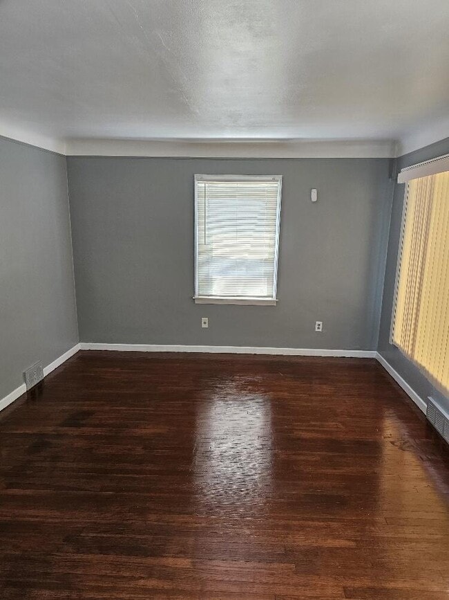 Photo - 6156 Lodewyck St