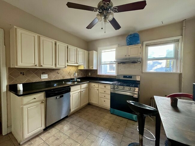 Building Photo - 49 Beech Glen St Unit 2 Rental