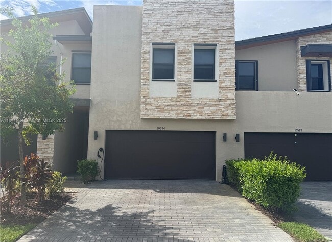 Building Photo - 10574 NW 81st Ter Rental