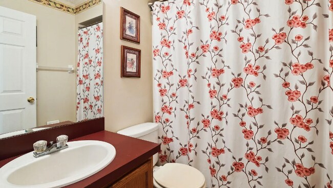 Photo - private - backyard fenced in large master suite!