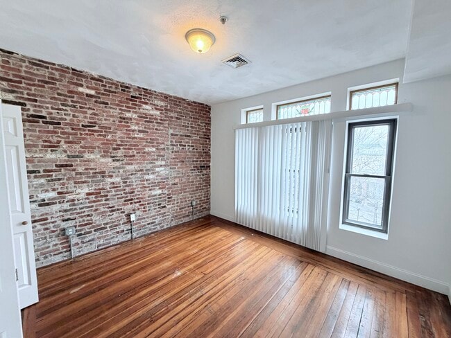 Building Photo - 173 Winnisimmet St Unit 3