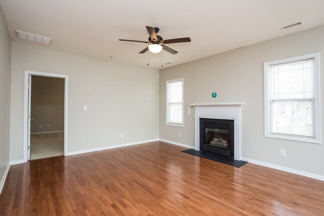 Photo - 200 Willowbrook Cir