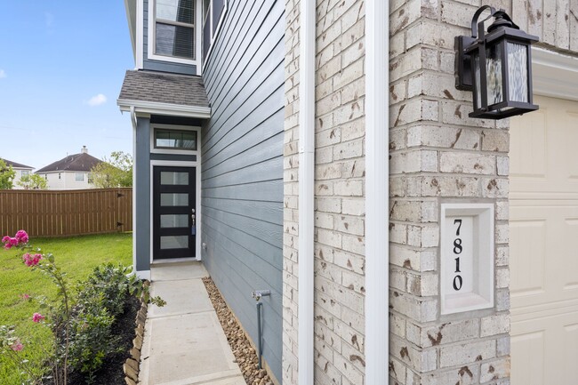 Building Photo - 7810 Starfish Arbor Dr