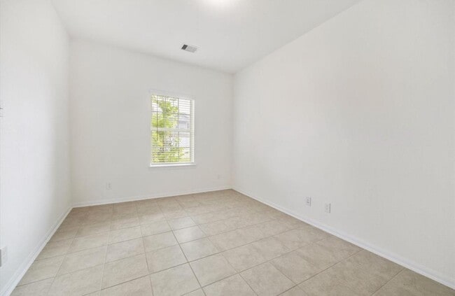 Photo - 8711 Willet St