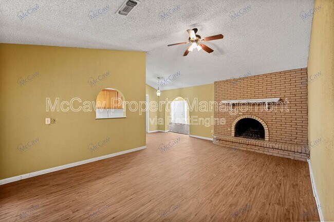 Photo - 207 Evelyn St