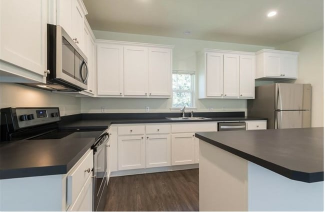 Lots of counter space - Highland Bourne Apartments