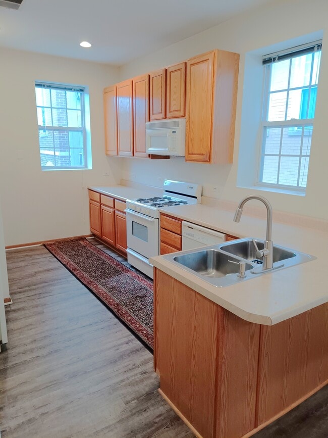 Photo - 601 N Milwaukee Ave Unit C