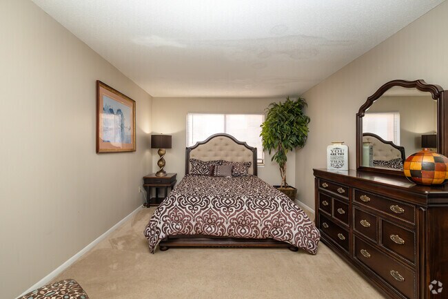 2BR, 1BA - 888SF - Villa Del Mar Apartments