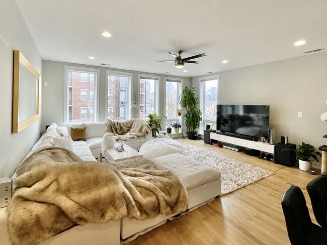 Photo - 1008 N Larrabee St Unit 3S